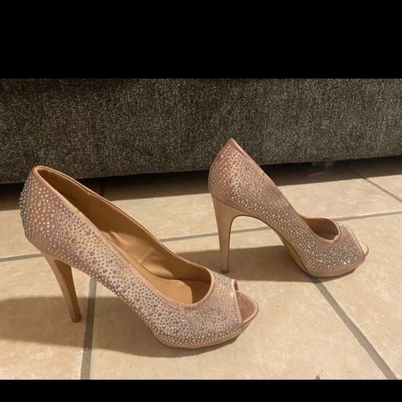 Champagne peep toe heels with rhinestones - Picture 5 of 7